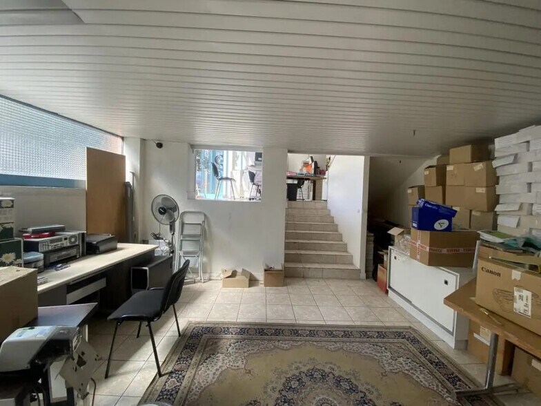 Office in Saint-Denis for sale - Building Photo - Image 2 of 9