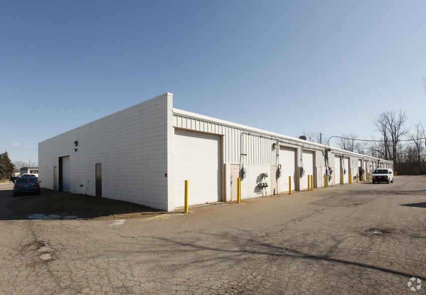 1195 Rochester Rd, Troy, MI for lease - Building Photo - Image 3 of 7