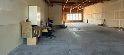 1460 W Elliot Rd, Gilbert, AZ for lease Interior Photo- Image 2 of 2