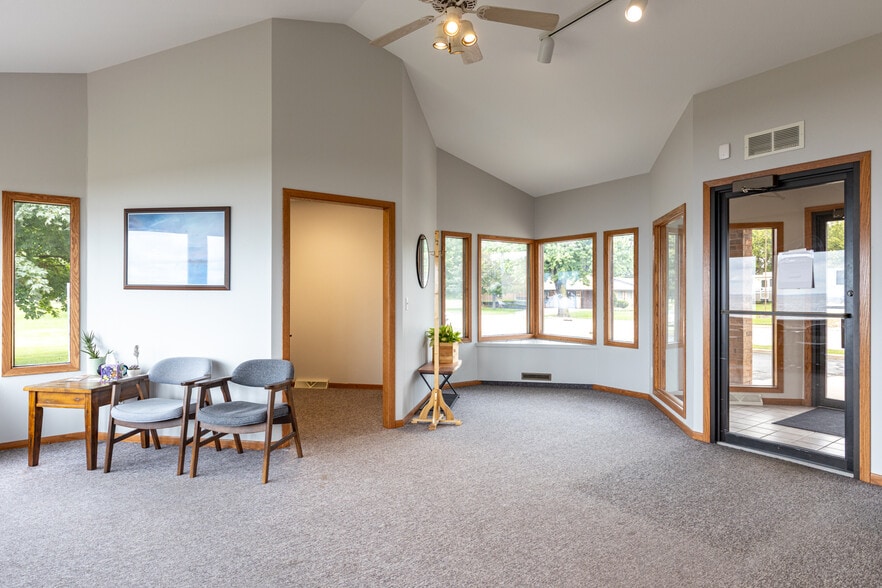 1650 S Main St, Oshkosh, WI for sale - Building Photo - Image 3 of 21