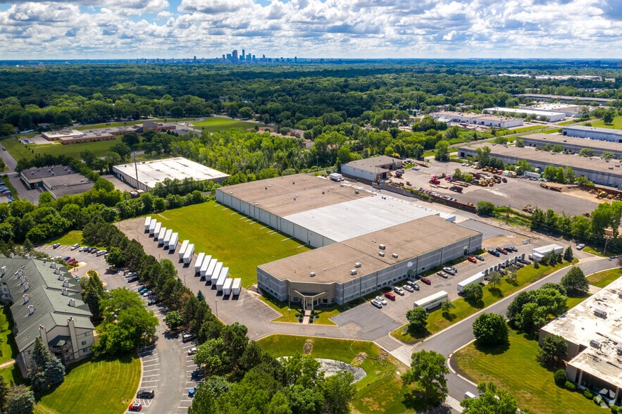 3440 N Winpark Dr, Minneapolis, MN for lease - Building Photo - Image 2 of 6