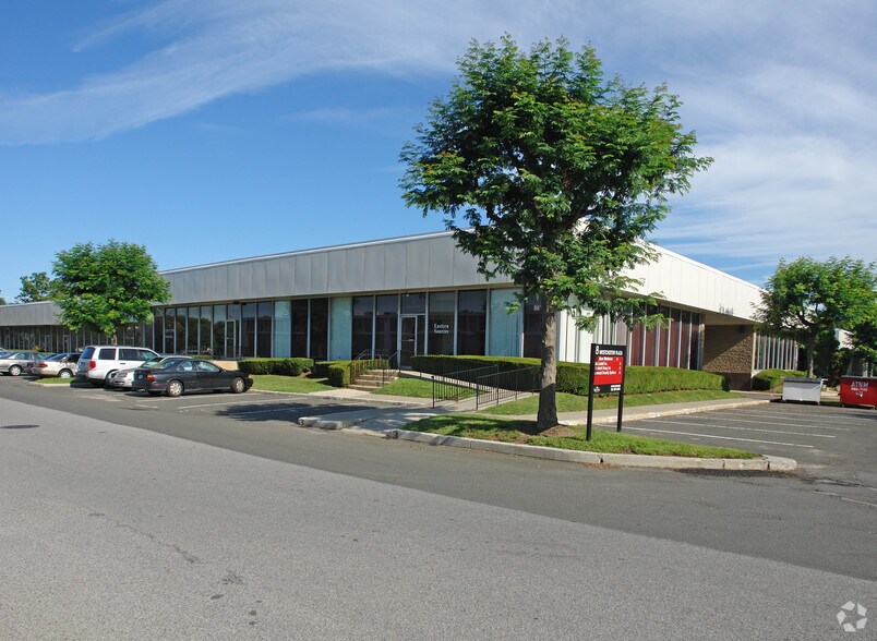 8 Westchester Plz, Elmsford, NY for lease - Building Photo - Image 1 of 3