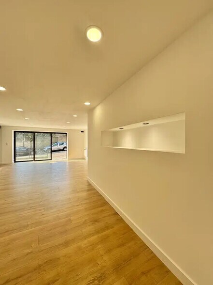 Retail in Vandoeuvre-les-Nancy for lease - Interior Photo - Image 3 of 7