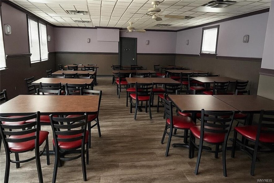 504 Amherst St, Buffalo, NY for lease - Interior Photo - Image 2 of 7