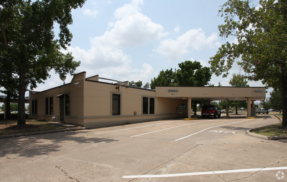 8200 Jones Rd, Houston, TX for sale - Building Photo - Image 2 of 2