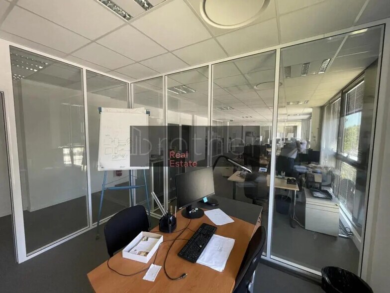 Office in Pessac for lease - Building Photo - Image 3 of 5