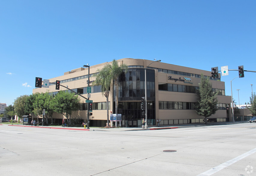 301 S Fair Oaks Ave, Pasadena, CA for lease - Building Photo - Image 1 of 11