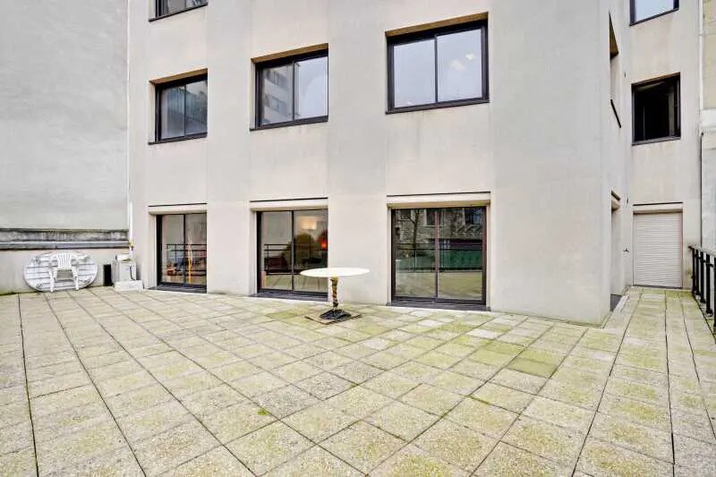 Office in Paris for lease Building Photo- Image 1 of 7