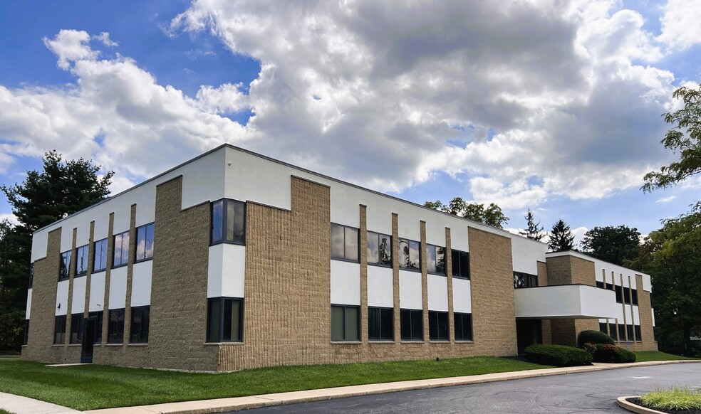 85 Old Eagle School Rd, Wayne, PA for lease - Building Photo - Image 1 of 8