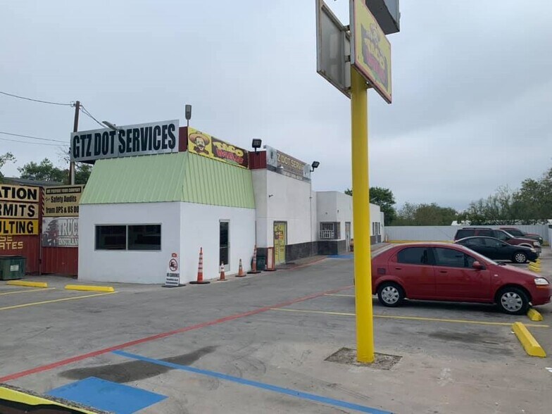 9005 Mines Rd, Laredo, TX 78045