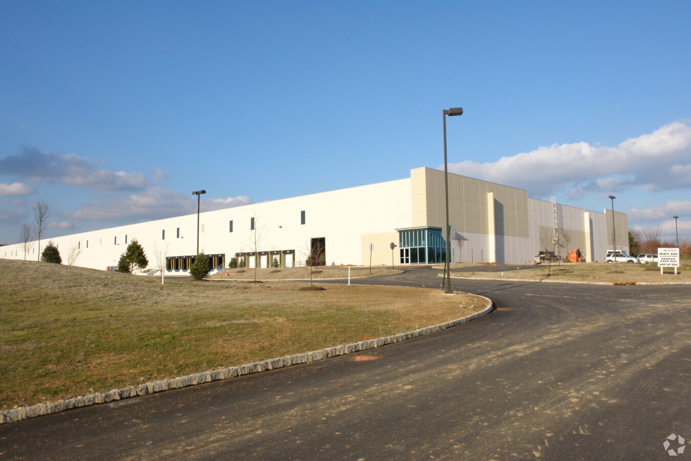 14 Applegate Dr, Robbinsville, NJ 08691