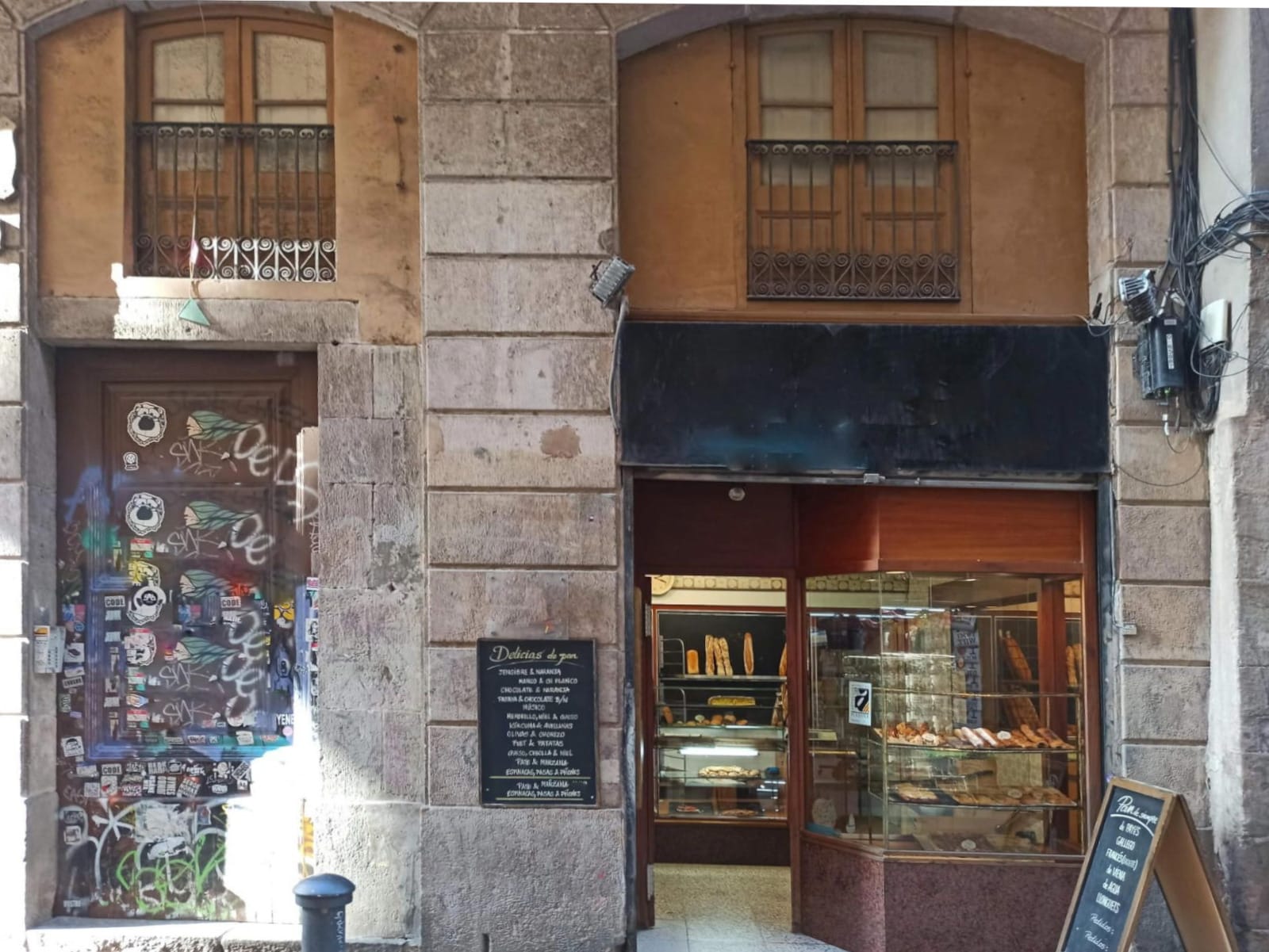 Retail in Barcelona, Barcelona for lease Interior Photo- Image 1 of 10