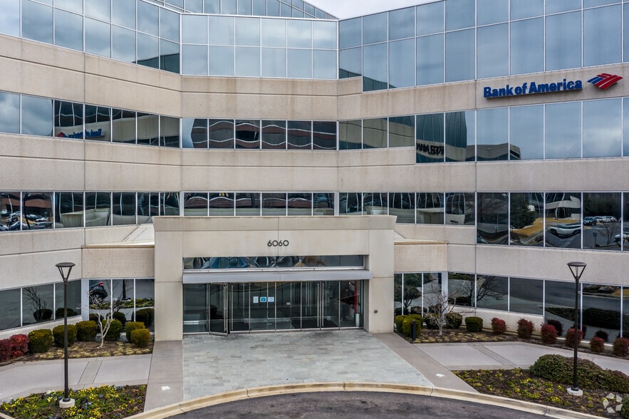 6060 Poplar Ave, Memphis, TN for lease - Building Photo - Image 3 of 5