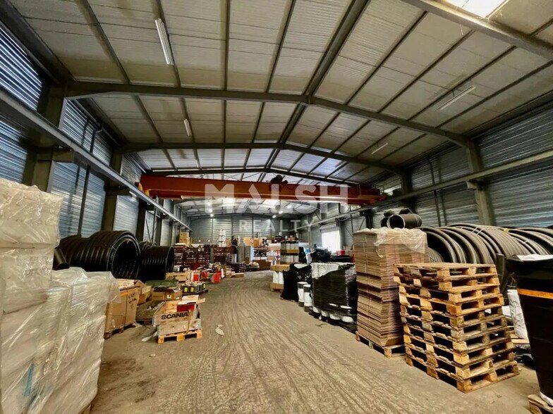 Flex in GRIGNY-SUR-RHÔNE for lease - Interior Photo - Image 2 of 8