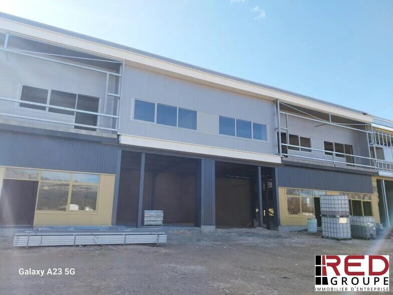 Industrial in Marignane for sale - Building Photo - Image 3 of 9