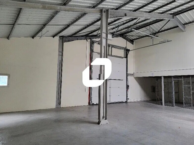 Office in Pessac for lease - Interior Photo - Image 2 of 12