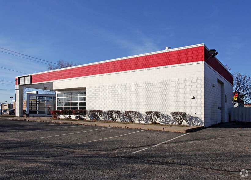 1955 County Road D E, Maplewood, MN for lease - Building Photo - Image 2 of 2