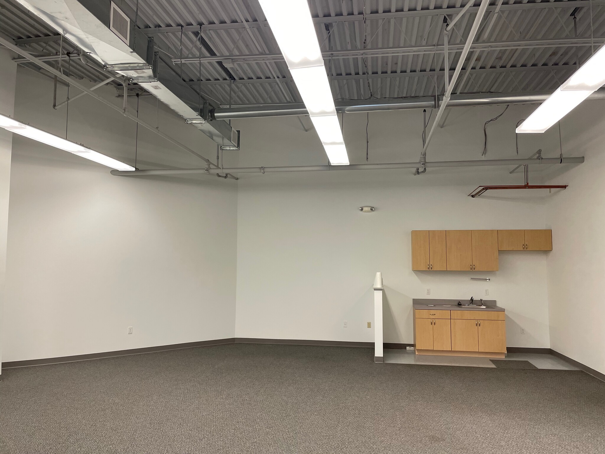 126 Monroe Tpke, Trumbull, CT for lease Interior Photo- Image 1 of 4