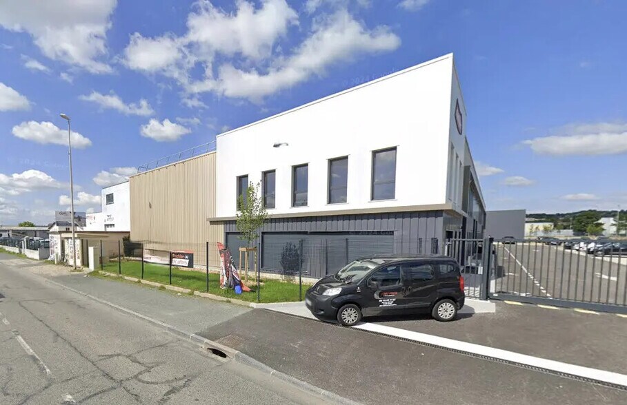 Flex in Genay for sale - Building Photo - Image 2 of 2