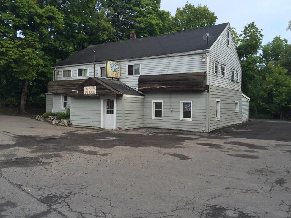 8806 Cayuga Dr, Niagara Falls, NY for sale Primary Photo- Image 1 of 1