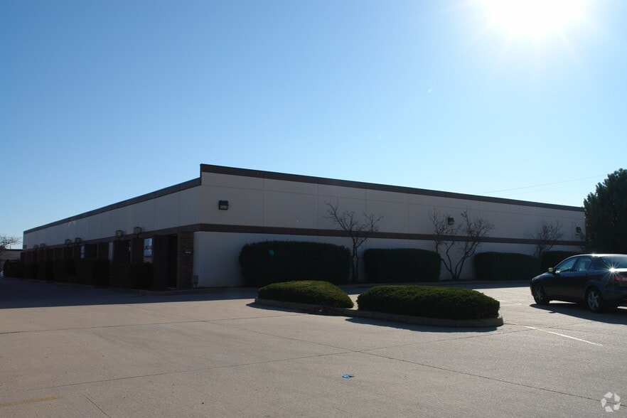 7804 E Funston St, Wichita, KS for lease - Building Photo - Image 2 of 7