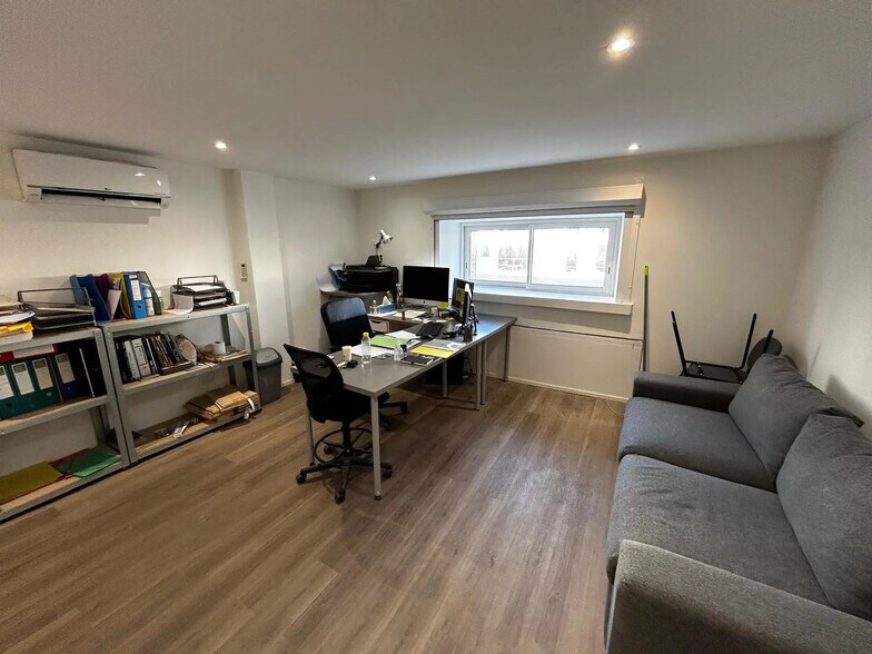 Flex in Marseille for sale - Interior Photo - Image 3 of 5