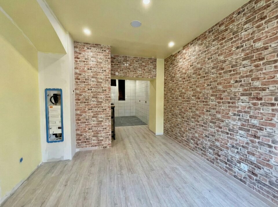Retail in Grasse for sale Interior Photo- Image 1 of 5
