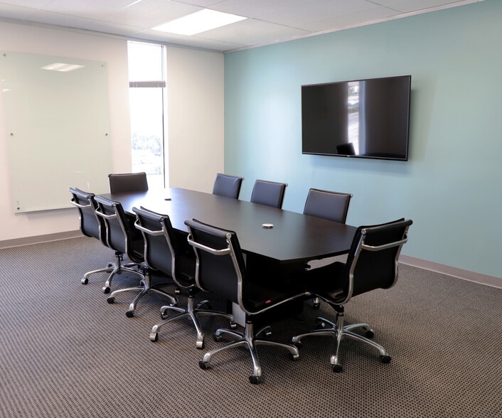 1300 Bay Area Blvd, Houston, TX for lease - Interior Photo - Image 1 of 6