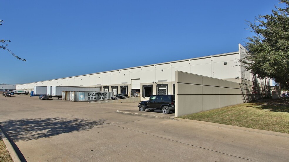 7425 Pinemont Dr, Houston, TX for lease - Building Photo - Image 3 of 8