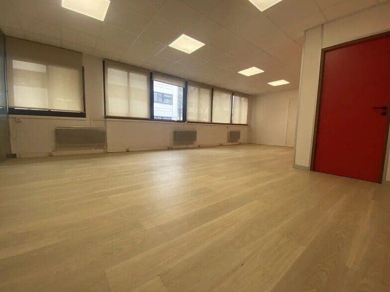 38 Rue Jules Verne, Orvault for lease - Interior Photo - Image 2 of 4