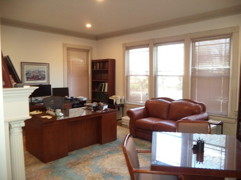 1855 Elm St, Manchester, NH for lease - Building Photo - Image 3 of 28