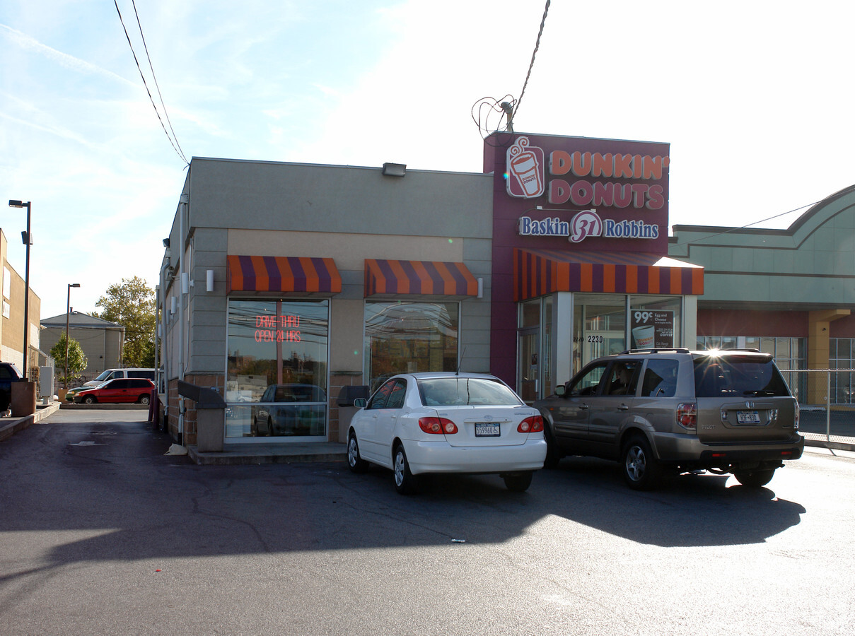 2220 Forest Ave, Staten Island, NY 10303