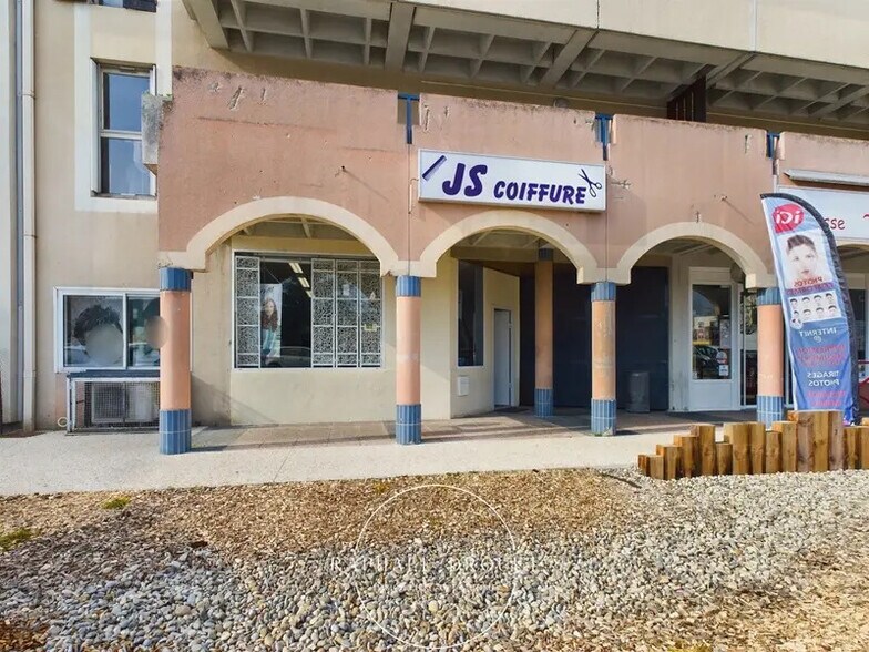 Retail in Saint-Maurice-l'Exil for sale - Building Photo - Image 2 of 10