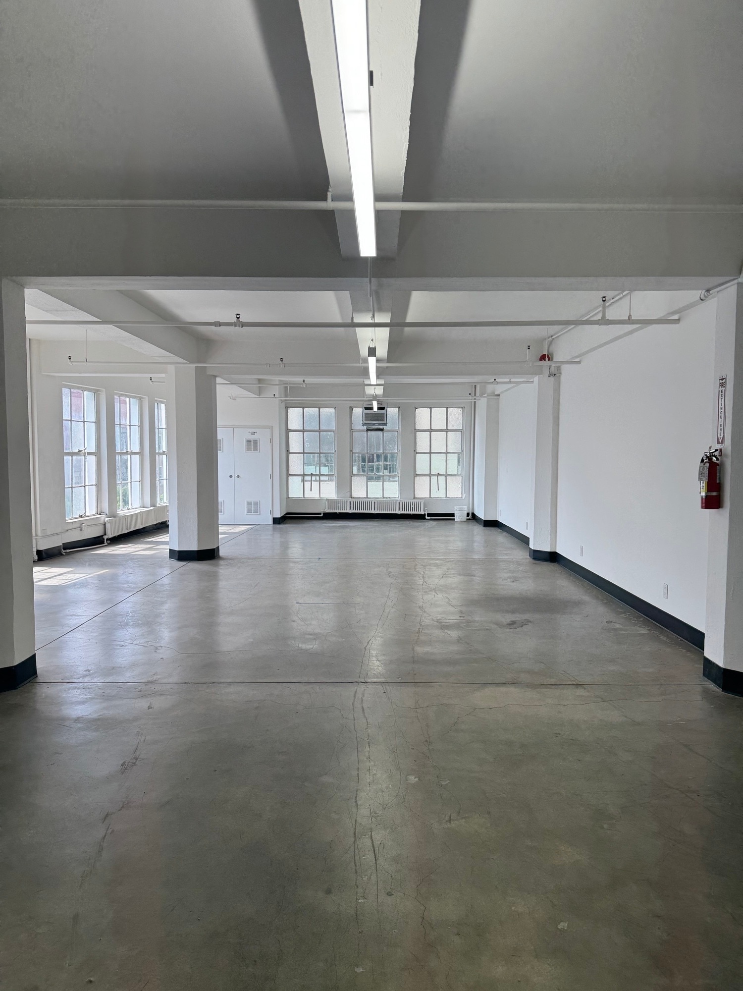 122 E 7th St, Los Angeles, CA for lease Interior Photo- Image 1 of 3