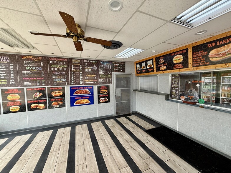 2001-2009 W Howard St, Chicago, IL for sale - Building Photo - Image 2 of 5