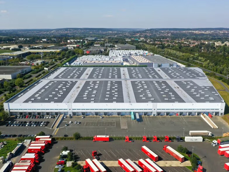 19 Avenue Condorcet, Saint-Michel-sur-Orge for lease - Primary Photo - Image 1 of 5