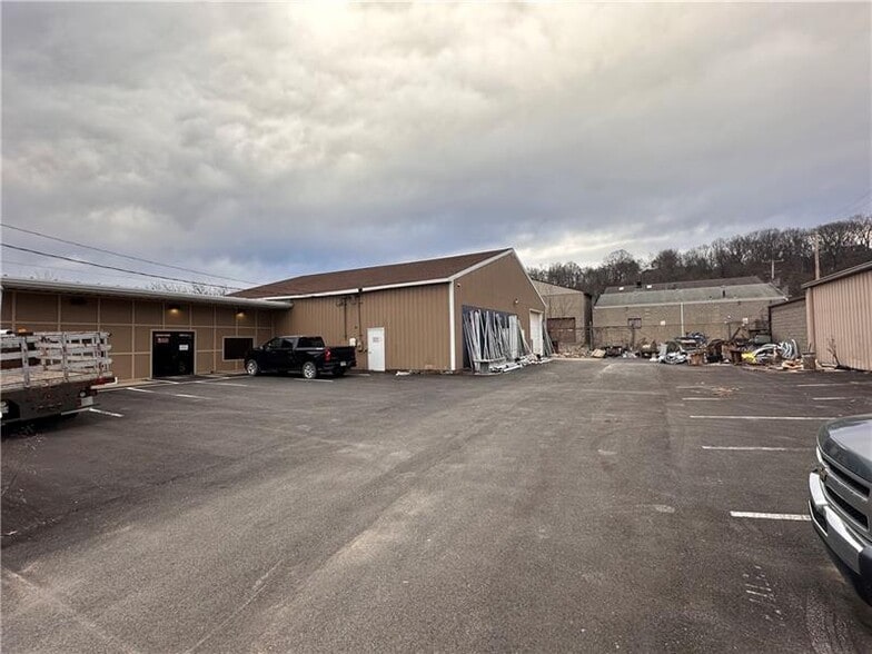 27 Gary St, Carnegie, PA for lease - Building Photo - Image 2 of 30