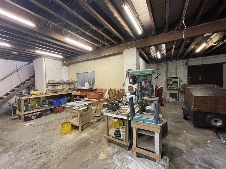 10 Smithies Moor Ln, Batley for sale - Interior Photo - Image 2 of 3