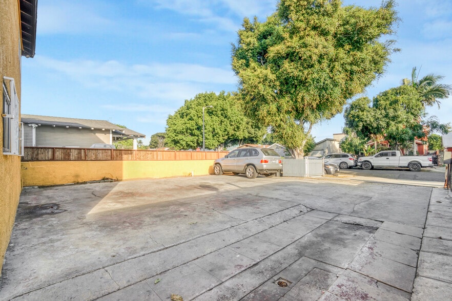 1548 W 59th Pl, Los Angeles, CA for sale - Building Photo - Image 2 of 15