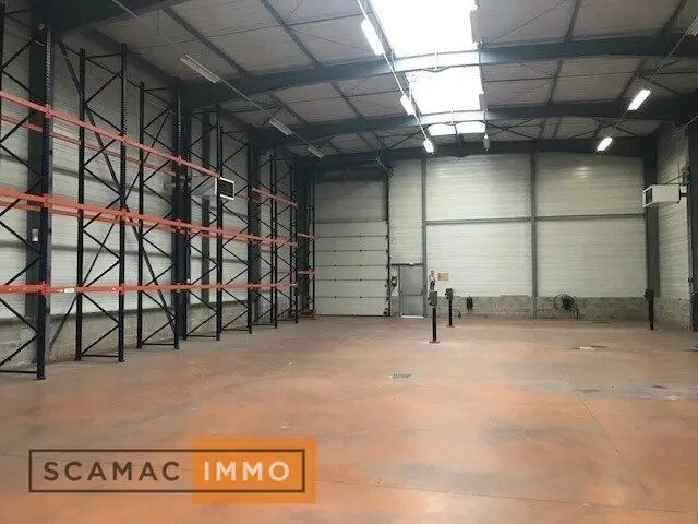 Vente Entrepôt 1 617 m² - Photo 1