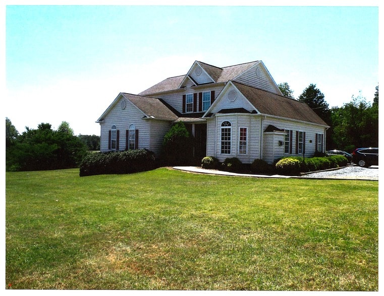 1512 Shacktown Rd, Yadkinville, NC 27055