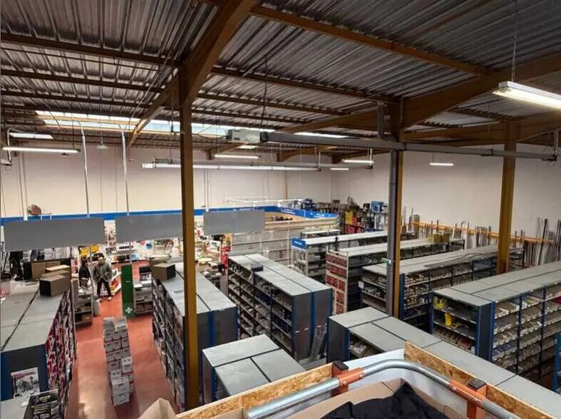 Office in Lyon for lease - Interior Photo - Image 3 of 12