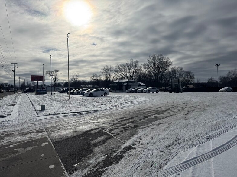 5873 S Division Ave, Grand Rapids, MI for lease - Building Photo - Image 2 of 5