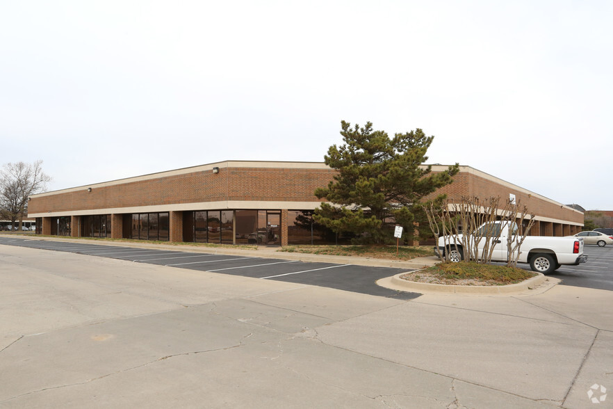 4141-4149 Highline Blvd, Oklahoma City, OK for lease - Building Photo - Image 3 of 3