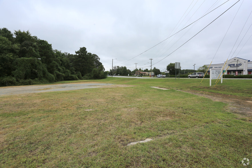 3618 Groometown Rd, Greensboro, NC for sale - Building Photo - Image 3 of 6