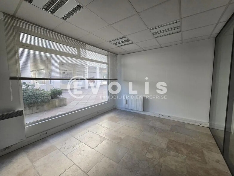 Office in Verrières-le-Buisson for lease - Interior Photo - Image 3 of 9