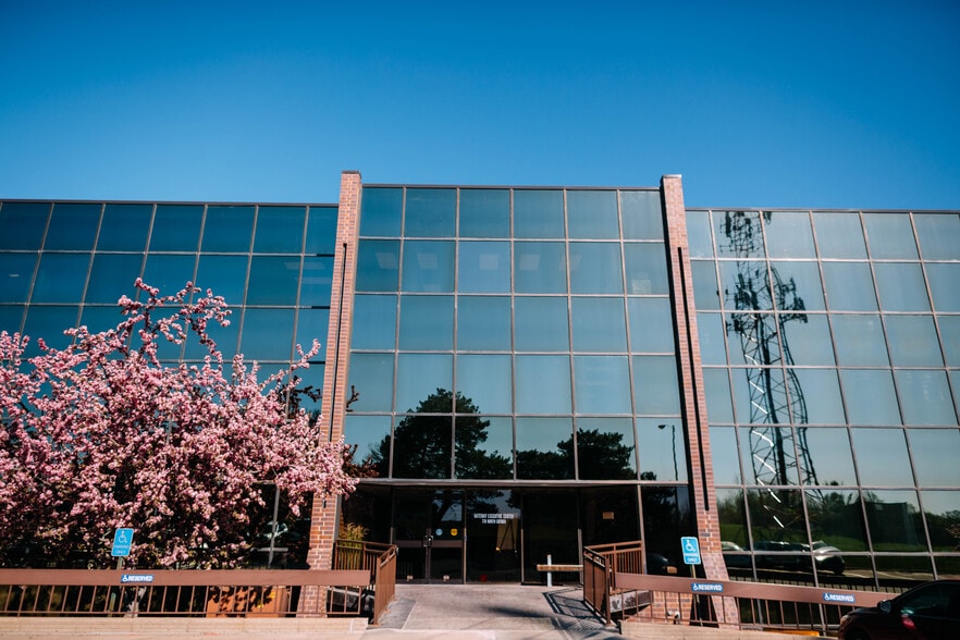 770 N Cotner Blvd, Lincoln, NE for lease - Building Photo - Image 3 of 10