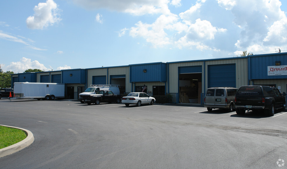 2320-2390 Airport Blvd, Sanford, FL for lease - Building Photo - Image 2 of 10