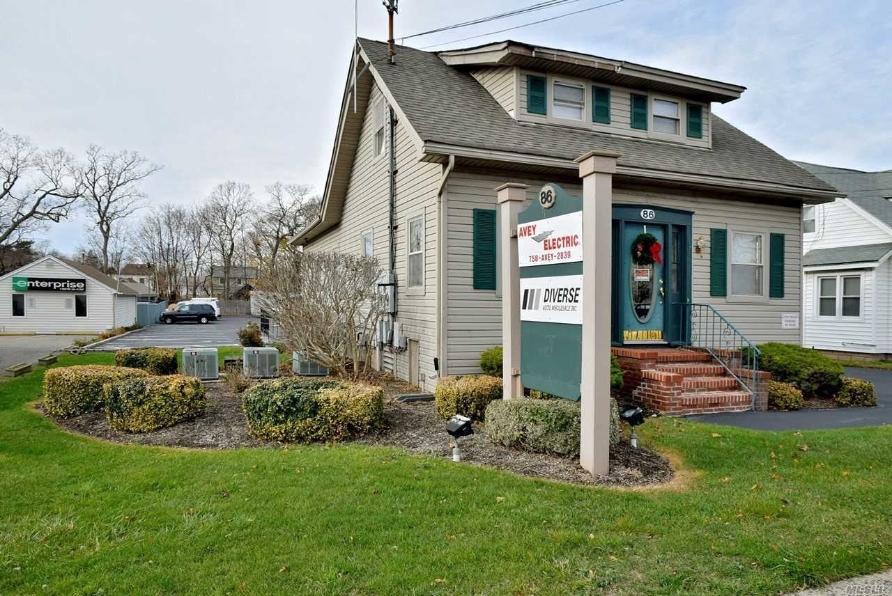 86 Medford Ave, Patchogue, NY 11772