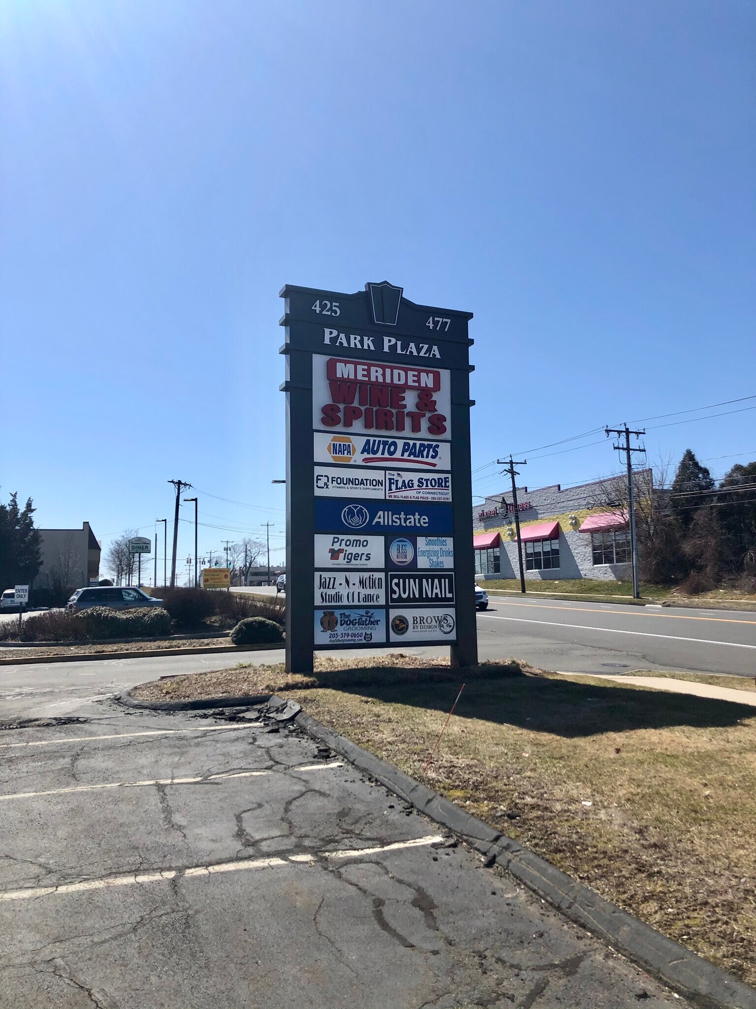 425477 S Broad St, Meriden, CT 06450 Parke Plaza Shopping Center